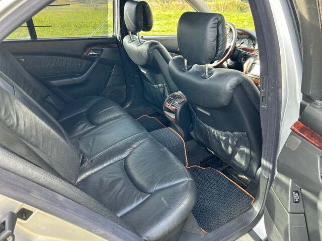 Серый Мерседес С Класс, объемом двигателя 5 л и пробегом 400 тыс. км за 5513 $, фото 4 на Automoto.ua