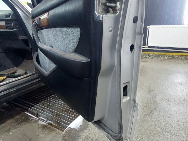 Серый Мерседес С Класс, объемом двигателя 5 л и пробегом 140 тыс. км за 10000 $, фото 22 на Automoto.ua