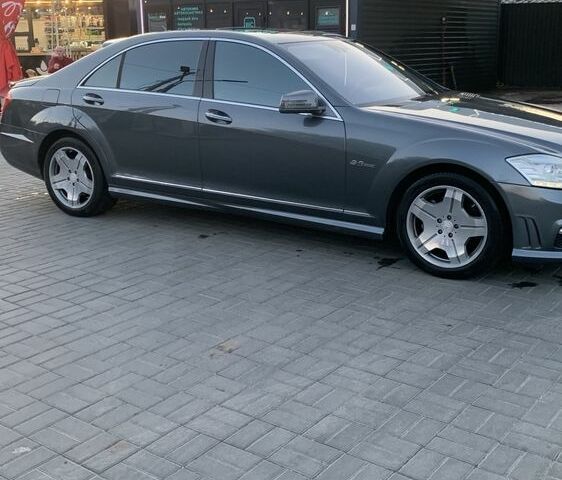 Сірий Мерседес С Клас, об'ємом двигуна 5.4 л та пробігом 255 тис. км за 14000 $, фото 3 на Automoto.ua