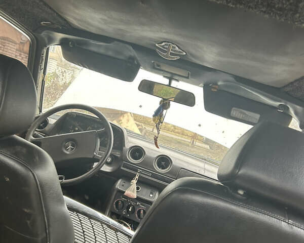 Серый Мерседес С Класс, объемом двигателя 1.97 л и пробегом 300 тыс. км за 750 $, фото 2 на Automoto.ua