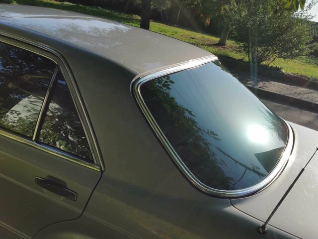 Серый Мерседес С Класс, объемом двигателя 3.8 л и пробегом 288 тыс. км за 15000 $, фото 16 на Automoto.ua