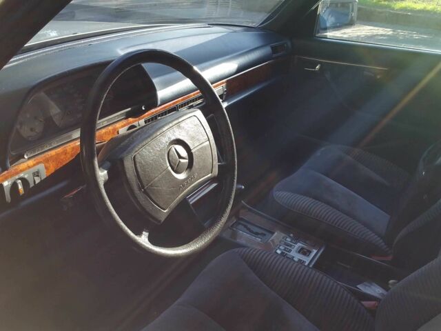 Серый Мерседес С Класс, объемом двигателя 3.8 л и пробегом 288 тыс. км за 15000 $, фото 7 на Automoto.ua