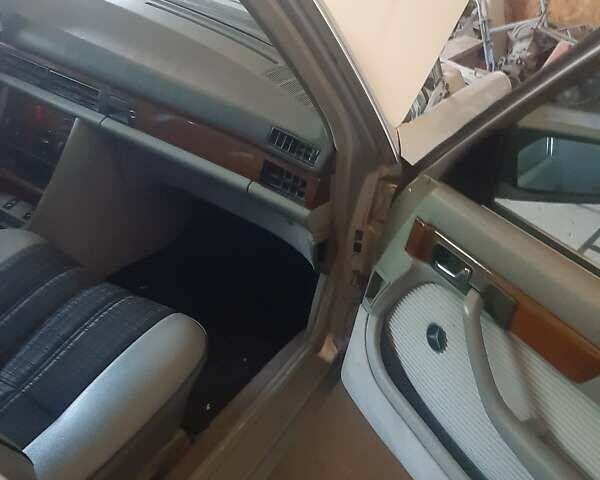 Сірий Мерседес С Клас, об'ємом двигуна 3.8 л та пробігом 250 тис. км за 6500 $, фото 6 на Automoto.ua