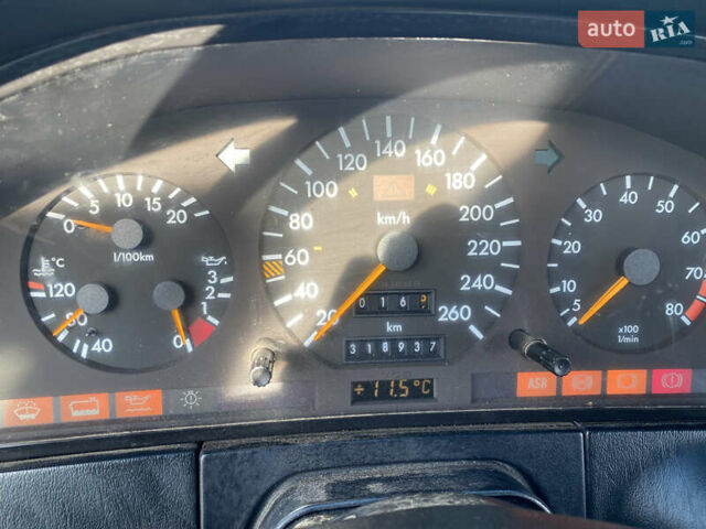 Серый Мерседес С Класс, объемом двигателя 3.2 л и пробегом 380 тыс. км за 2750 $, фото 11 на Automoto.ua