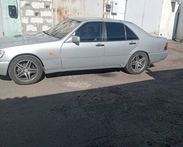 Сірий Мерседес С Клас, об'ємом двигуна 3 л та пробігом 300 тис. км за 3600 $, фото 9 на Automoto.ua