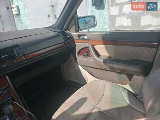 Сірий Мерседес С Клас, об'ємом двигуна 3 л та пробігом 300 тис. км за 3600 $, фото 5 на Automoto.ua