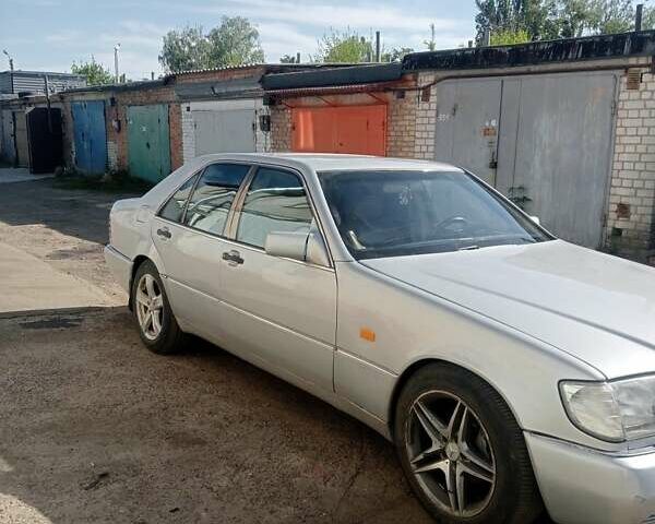 Сірий Мерседес С Клас, об'ємом двигуна 3 л та пробігом 300 тис. км за 3600 $, фото 3 на Automoto.ua