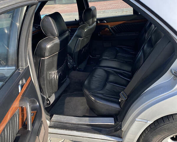 Сірий Мерседес С Клас, об'ємом двигуна 3.2 л та пробігом 380 тис. км за 2950 $, фото 6 на Automoto.ua