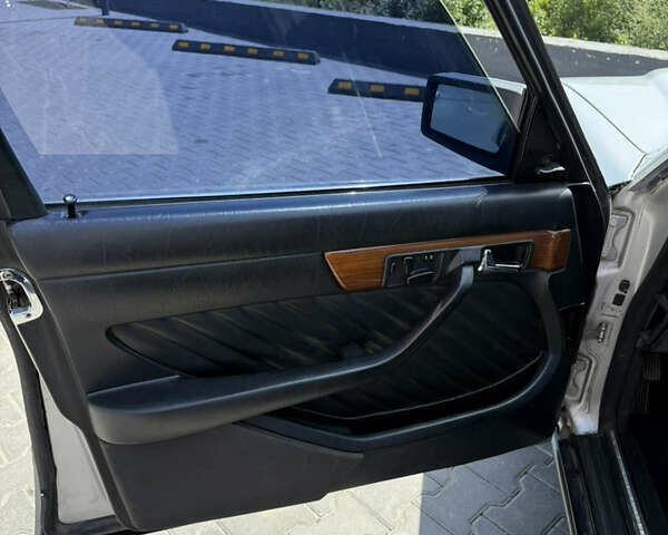 Серый Мерседес С Класс, объемом двигателя 3.5 л и пробегом 240 тыс. км за 16999 $, фото 3 на Automoto.ua