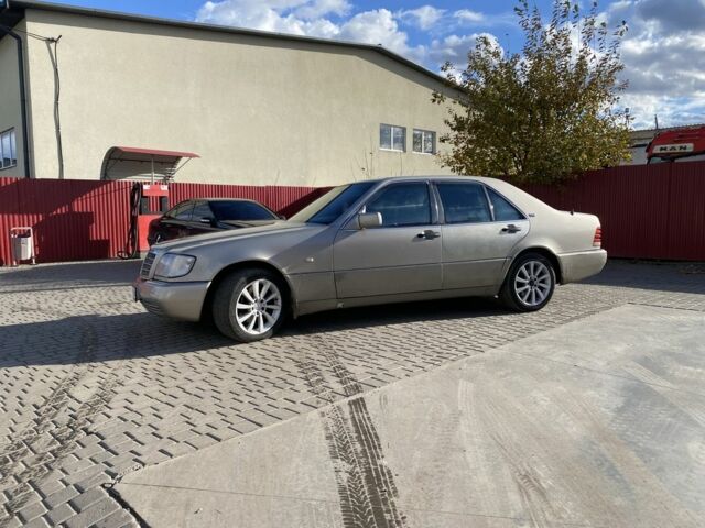 Серый Мерседес С Класс, объемом двигателя 4 л и пробегом 399 тыс. км за 3700 $, фото 2 на Automoto.ua