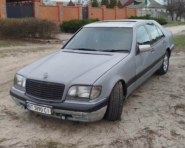 Серый Мерседес С Класс, объемом двигателя 4.97 л и пробегом 350 тыс. км за 2350 $, фото 1 на Automoto.ua