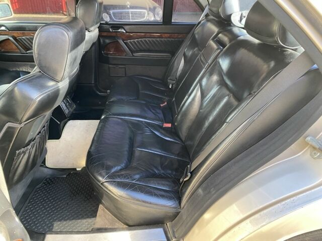 Серый Мерседес С Класс, объемом двигателя 4 л и пробегом 399 тыс. км за 3700 $, фото 7 на Automoto.ua