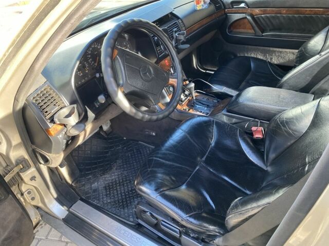 Серый Мерседес С Класс, объемом двигателя 4 л и пробегом 399 тыс. км за 3700 $, фото 5 на Automoto.ua