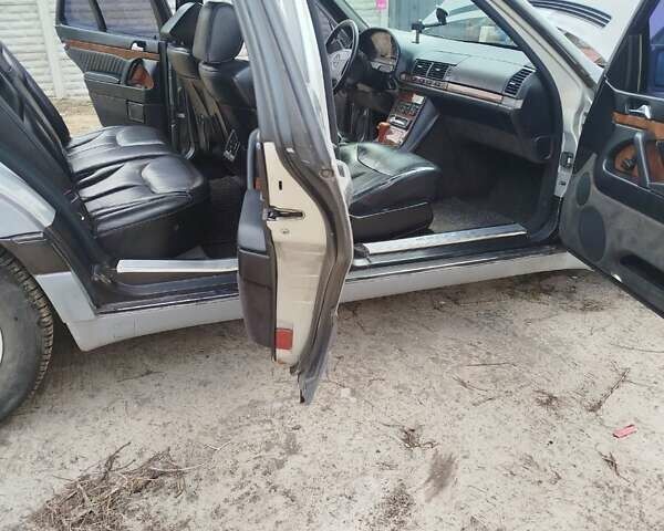 Серый Мерседес С Класс, объемом двигателя 4.97 л и пробегом 350 тыс. км за 2350 $, фото 9 на Automoto.ua