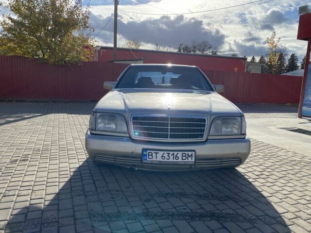 Серый Мерседес С Класс, объемом двигателя 4 л и пробегом 399 тыс. км за 3700 $, фото 1 на Automoto.ua