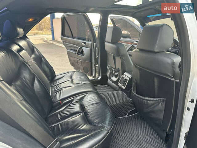 Сірий Мерседес С Клас, об'ємом двигуна 5 л та пробігом 327 тис. км за 6699 $, фото 24 на Automoto.ua