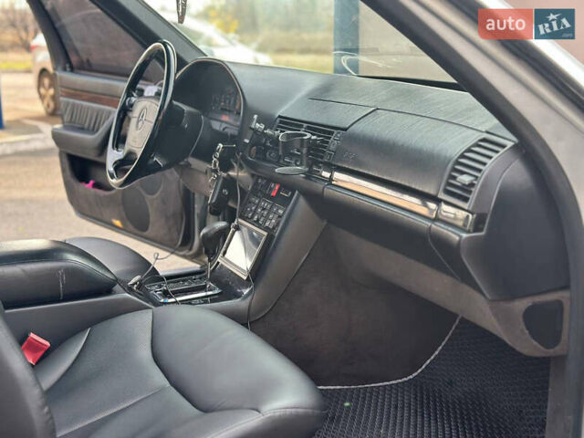 Сірий Мерседес С Клас, об'ємом двигуна 5 л та пробігом 327 тис. км за 6699 $, фото 21 на Automoto.ua