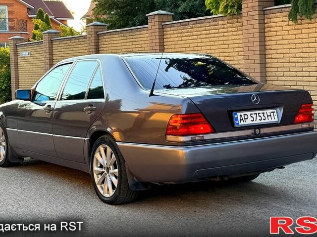 Серый Мерседес С Класс, объемом двигателя 3.2 л и пробегом 400 тыс. км за 4999 $, фото 1 на Automoto.ua