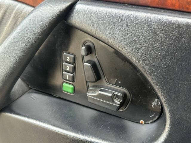 Сірий Мерседес С Клас, об'ємом двигуна 4.2 л та пробігом 327 тис. км за 6699 $, фото 9 на Automoto.ua