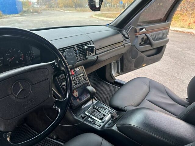 Сірий Мерседес С Клас, об'ємом двигуна 4.2 л та пробігом 327 тис. км за 6699 $, фото 6 на Automoto.ua