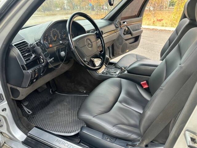 Сірий Мерседес С Клас, об'ємом двигуна 4.2 л та пробігом 327 тис. км за 6699 $, фото 8 на Automoto.ua