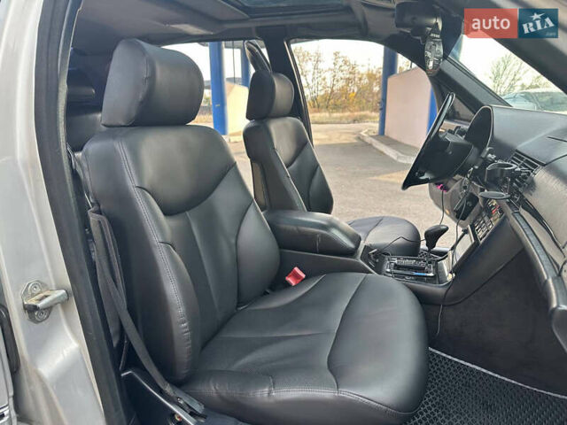 Сірий Мерседес С Клас, об'ємом двигуна 5 л та пробігом 327 тис. км за 6699 $, фото 23 на Automoto.ua