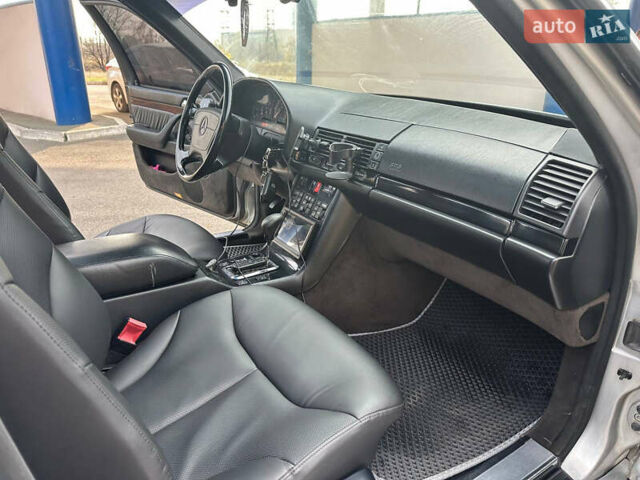 Сірий Мерседес С Клас, об'ємом двигуна 5 л та пробігом 327 тис. км за 6699 $, фото 22 на Automoto.ua