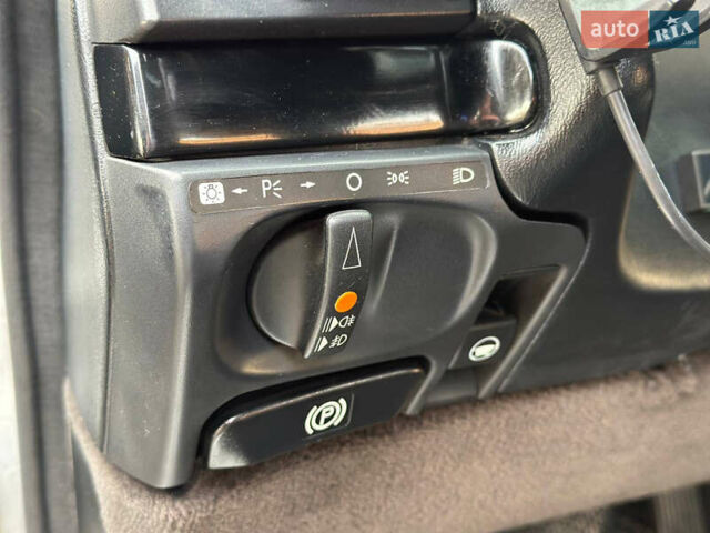 Сірий Мерседес С Клас, об'ємом двигуна 5 л та пробігом 327 тис. км за 6699 $, фото 16 на Automoto.ua