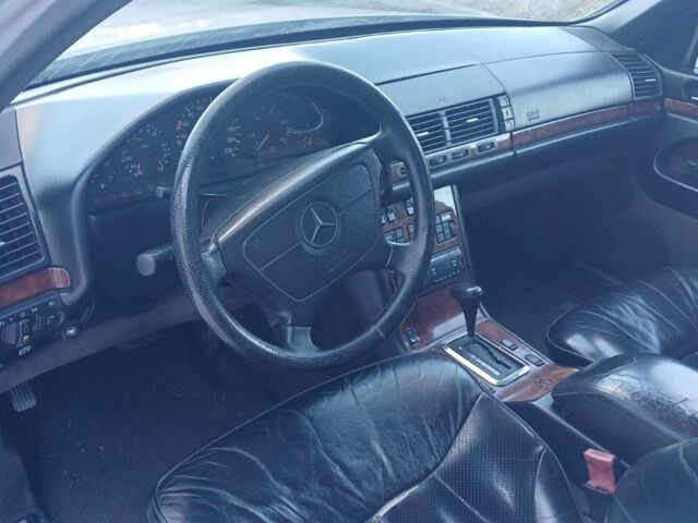 Серый Мерседес С Класс, объемом двигателя 3.4 л и пробегом 379 тыс. км за 4400 $, фото 1 на Automoto.ua