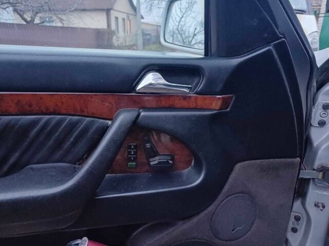 Серый Мерседес С Класс, объемом двигателя 3.4 л и пробегом 280 тыс. км за 2600 $, фото 9 на Automoto.ua