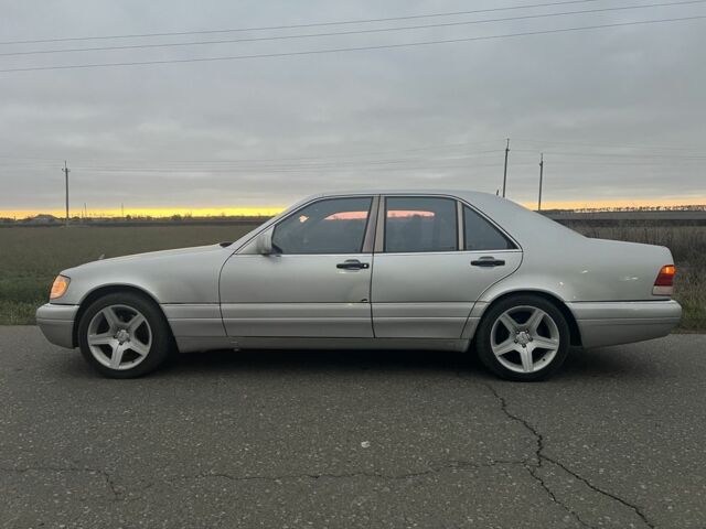 Серый Мерседес С Класс, объемом двигателя 3.5 л и пробегом 299 тыс. км за 3547 $, фото 1 на Automoto.ua