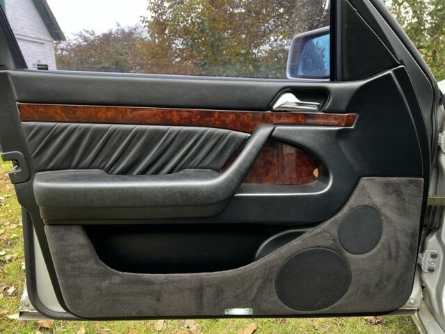 Серый Мерседес С Класс, объемом двигателя 3.5 л и пробегом 299 тыс. км за 3547 $, фото 3 на Automoto.ua