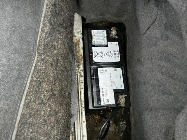 Серый Мерседес С Класс, объемом двигателя 3.5 л и пробегом 299 тыс. км за 3547 $, фото 7 на Automoto.ua