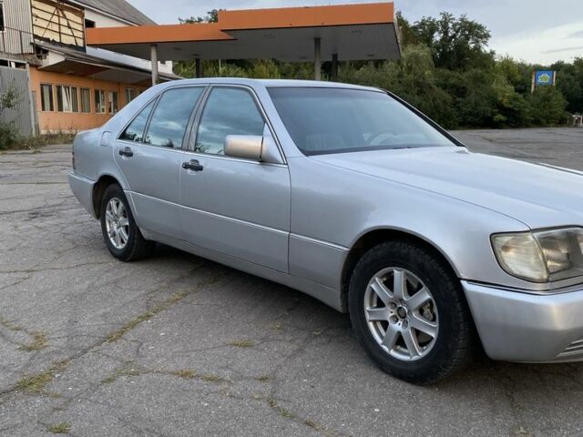 Серый Мерседес С Класс, объемом двигателя 3.4 л и пробегом 380 тыс. км за 3950 $, фото 1 на Automoto.ua