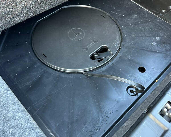 Серый Мерседес С Класс, объемом двигателя 3.2 л и пробегом 7 тыс. км за 65000 $, фото 40 на Automoto.ua