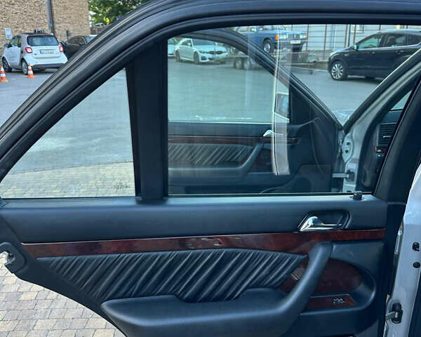 Серый Мерседес С Класс, объемом двигателя 3.2 л и пробегом 7 тыс. км за 65000 $, фото 26 на Automoto.ua