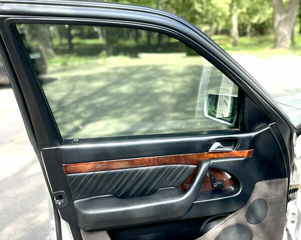 Серый Мерседес С Класс, объемом двигателя 3.5 л и пробегом 568 тыс. км за 7800 $, фото 21 на Automoto.ua