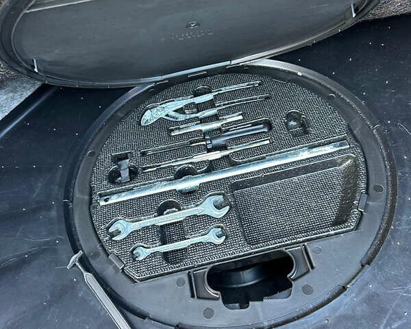 Серый Мерседес С Класс, объемом двигателя 3.2 л и пробегом 7 тыс. км за 65000 $, фото 42 на Automoto.ua