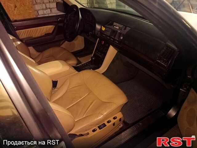 Серый Мерседес С Класс, объемом двигателя 3.4 л и пробегом 435 тыс. км за 5800 $, фото 7 на Automoto.ua