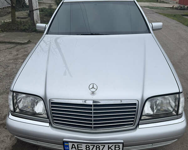 Серый Мерседес С Класс, объемом двигателя 3.5 л и пробегом 570 тыс. км за 7900 $, фото 1 на Automoto.ua