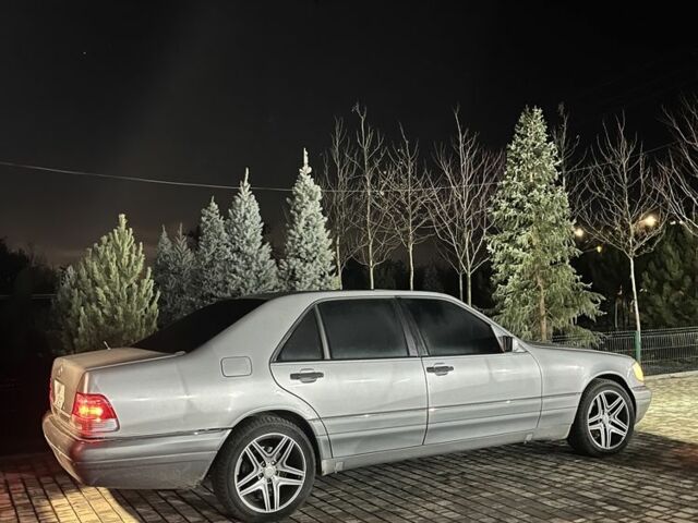 Сірий Мерседес С Клас, об'ємом двигуна 4.2 л та пробігом 196 тис. км за 8000 $, фото 6 на Automoto.ua
