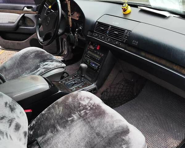 Серый Мерседес С Класс, объемом двигателя 3 л и пробегом 389 тыс. км за 6500 $, фото 12 на Automoto.ua