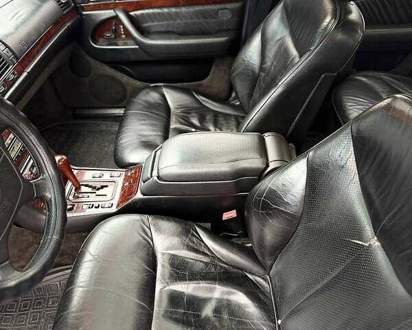 Серый Мерседес С Класс, объемом двигателя 3.2 л и пробегом 407 тыс. км за 3300 $, фото 11 на Automoto.ua