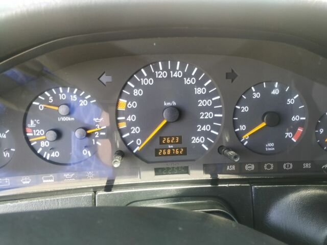 Серый Мерседес С Класс, объемом двигателя 3.2 л и пробегом 268 тыс. км за 9000 $, фото 8 на Automoto.ua