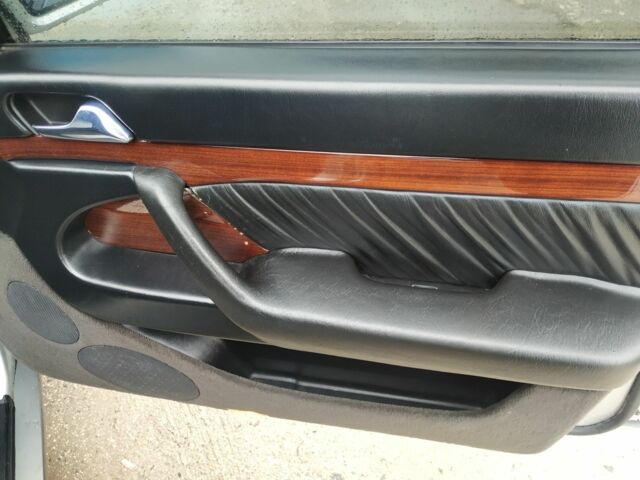 Серый Мерседес С Класс, объемом двигателя 3.2 л и пробегом 268 тыс. км за 9000 $, фото 14 на Automoto.ua