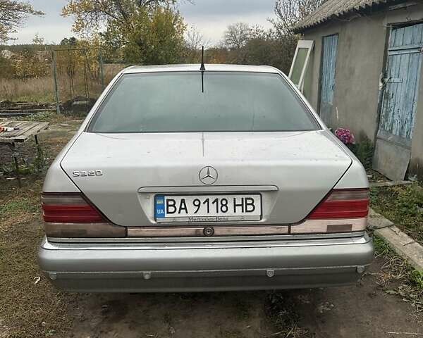 Серый Мерседес С Класс, объемом двигателя 3.2 л и пробегом 380 тыс. км за 4100 $, фото 1 на Automoto.ua