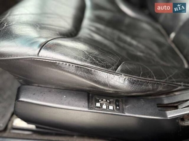 Серый Мерседес С Класс, объемом двигателя 3.2 л и пробегом 407 тыс. км за 3300 $, фото 16 на Automoto.ua