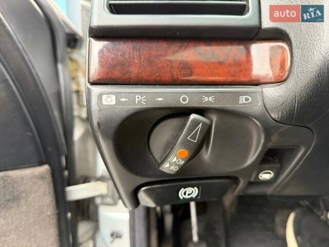 Серый Мерседес С Класс, объемом двигателя 3.2 л и пробегом 407 тыс. км за 3300 $, фото 20 на Automoto.ua