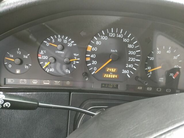 Серый Мерседес С Класс, объемом двигателя 3.2 л и пробегом 268 тыс. км за 9000 $, фото 22 на Automoto.ua