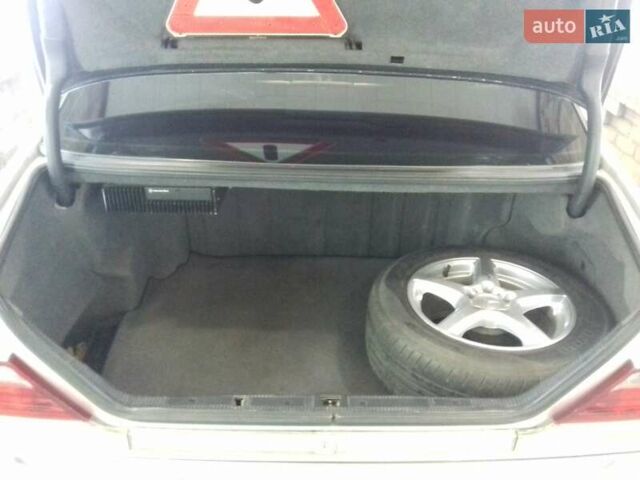 Серый Мерседес С Класс, объемом двигателя 5 л и пробегом 850 тыс. км за 5000 $, фото 2 на Automoto.ua